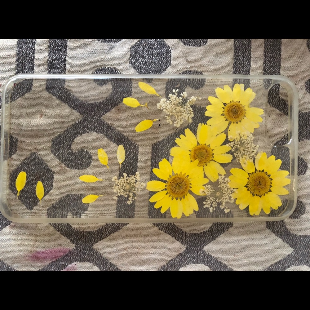 NEW iPhone 6S phone case!! Yellow daisies.